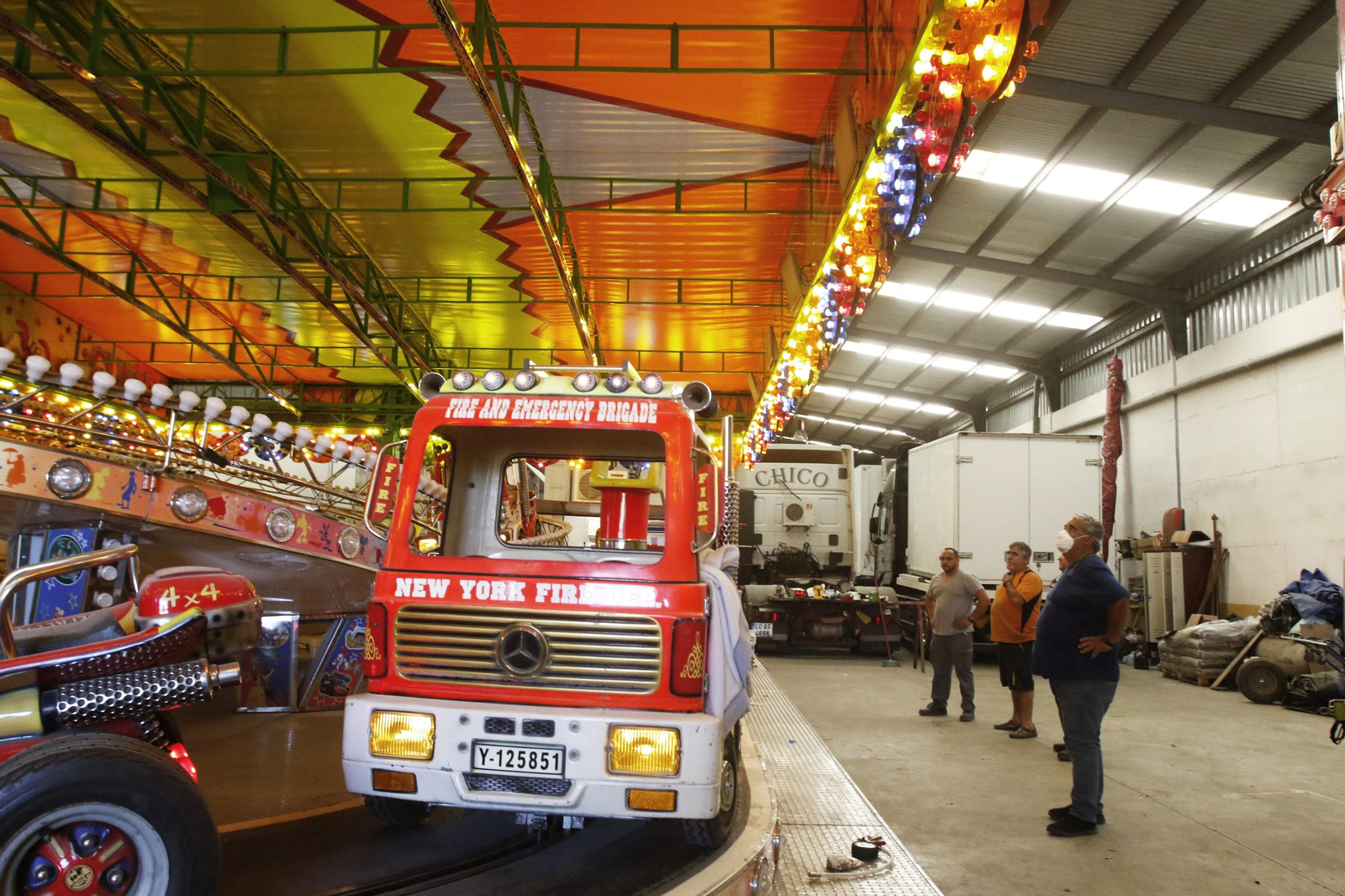 Atracciones confinadas en una nave industrial de Lucena.