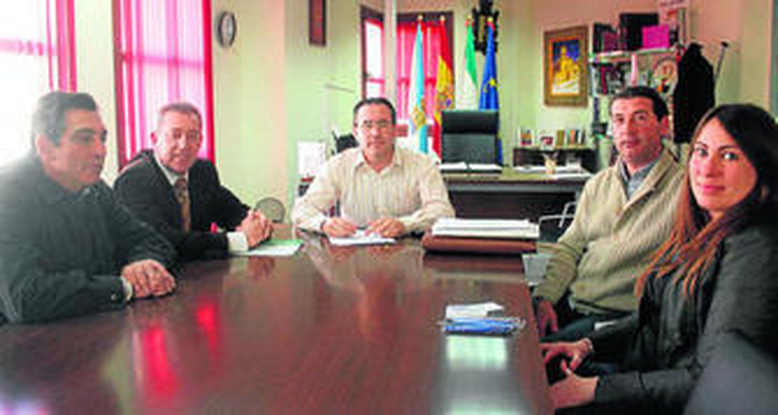 García junto a los directivos de Field Aeronáutica España durante la reunión de la semana pasada.