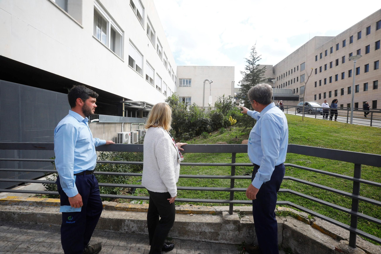 Las zonas verdes repobladas del Hospital Reina Sofía de Córdoba, en imágenes