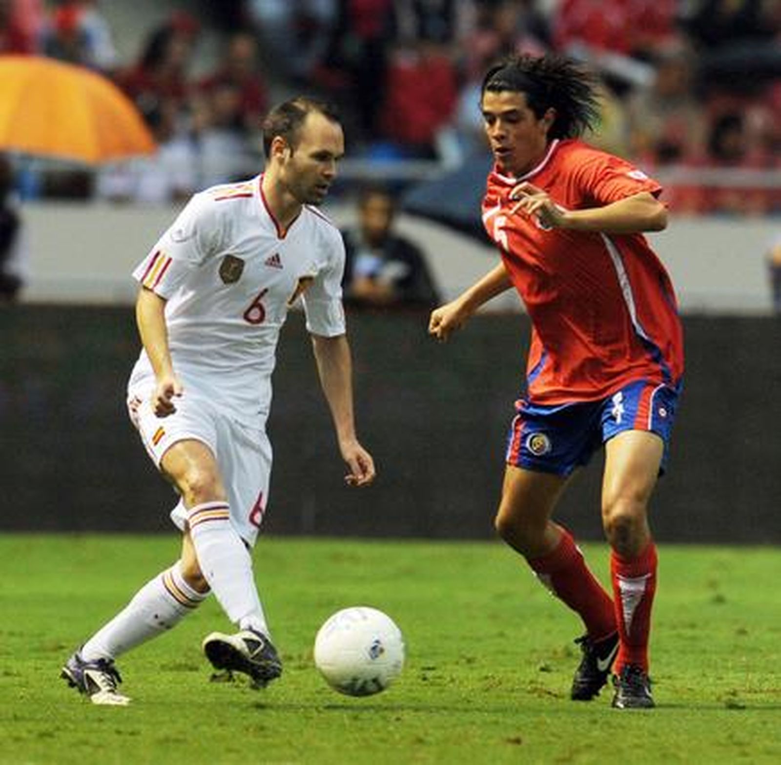 Un gol en el descuento de Villa salvó el empate de la selección española tras tener que remontar dos goles después de un desastroso primer tiempo.

Foto: afp