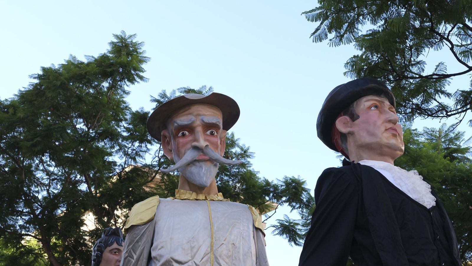 Gigantes y cabezudos en la Feria de Almería 2024, en imágenes