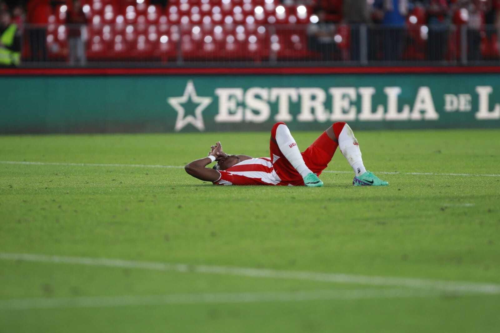 Ramazani, tendido en el césped tras la última derrota ante la Real Sociedad