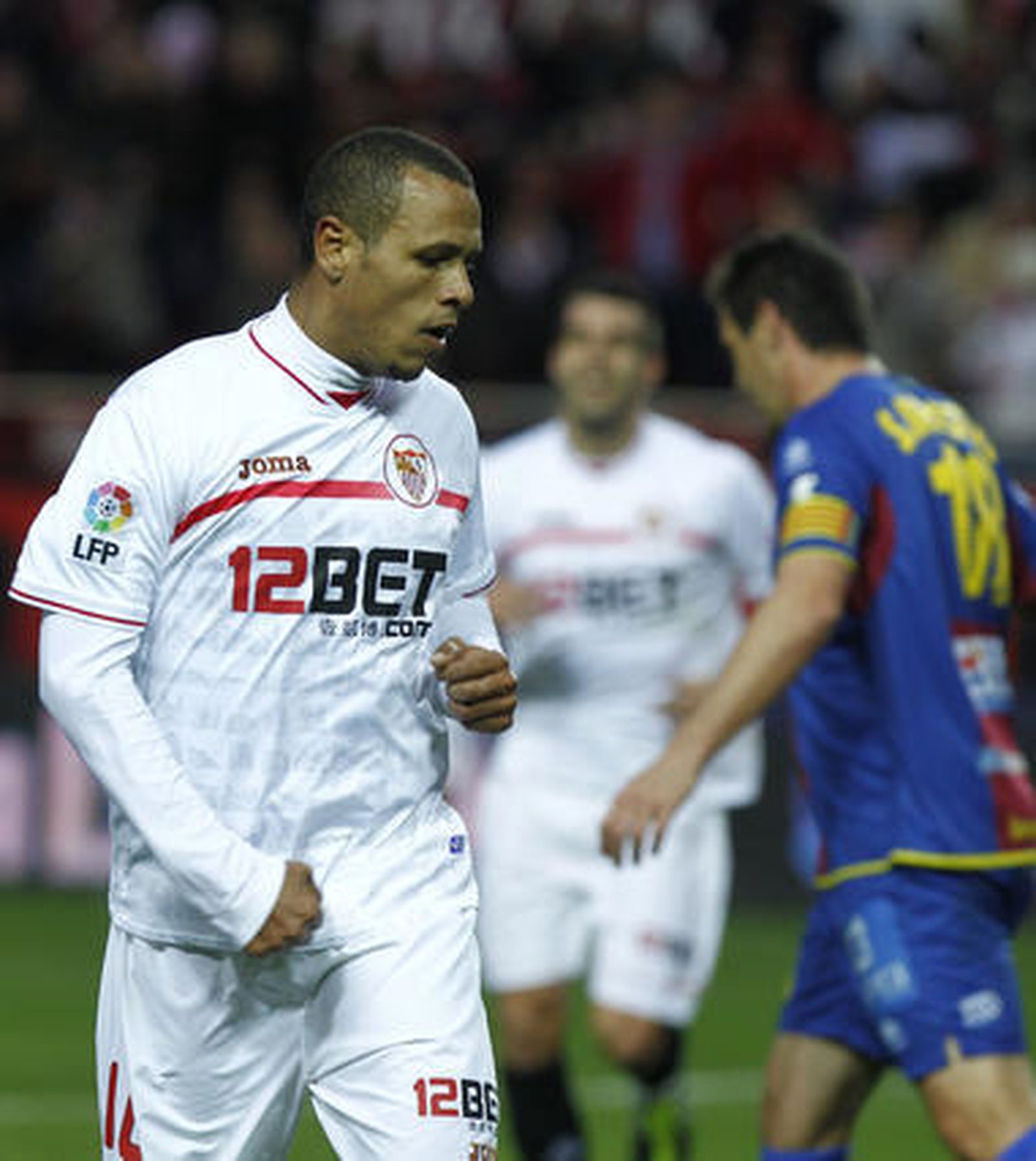 Luis Fabiano, el gran artífice de la victoria en Nervión.

Foto: Antonio Pizarro