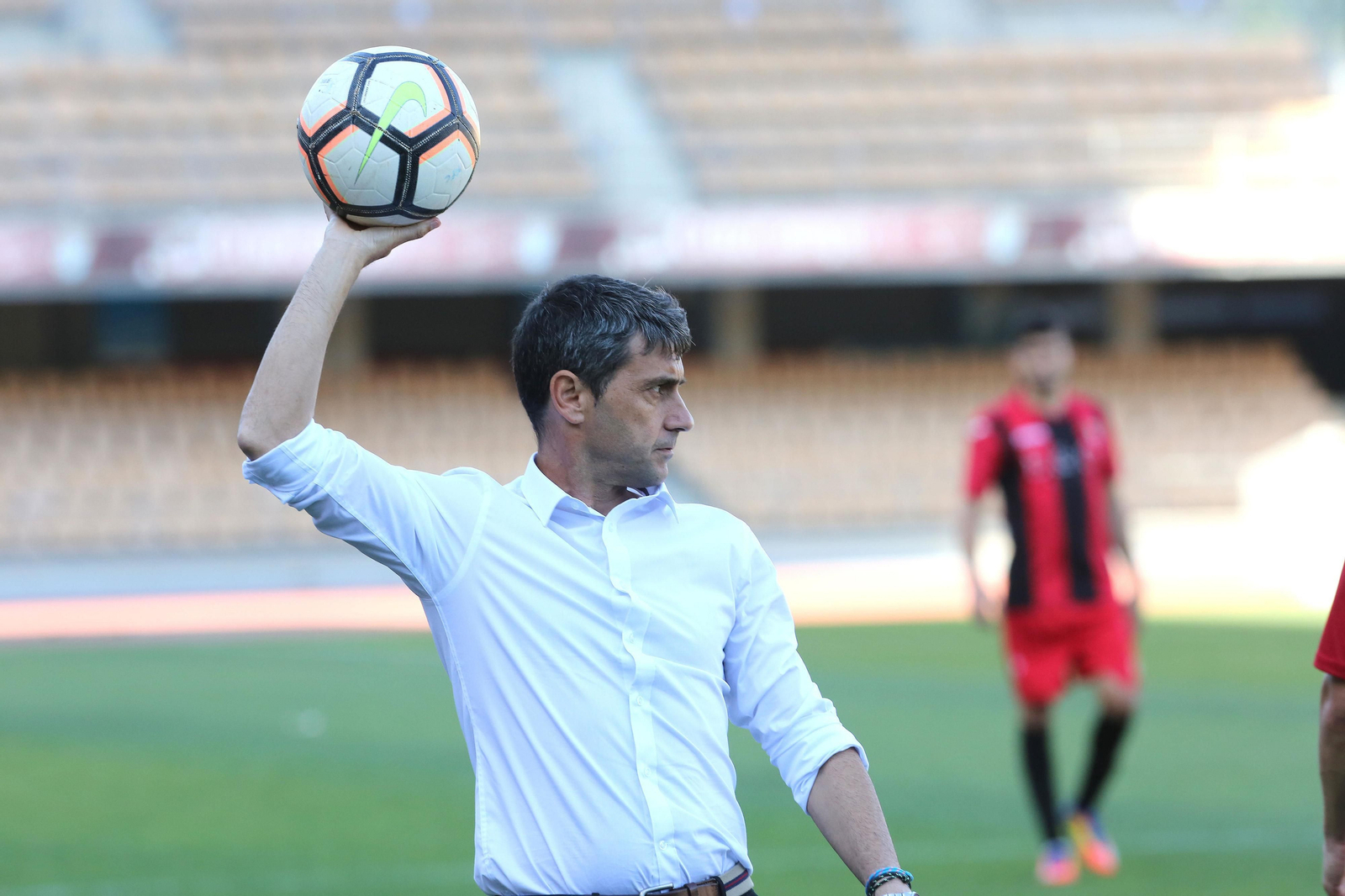 Pepe Masegosa, con el balón en la mano, en un momento del partido.