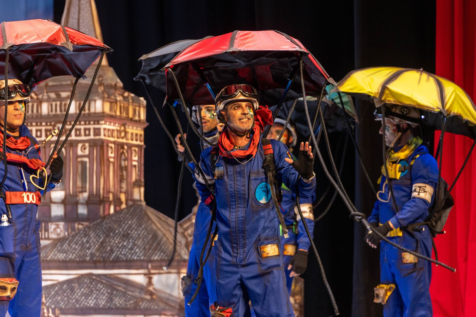 Imágenes de la actuación de la comparsa de Valverde del Camino "Los Lanzaos" en el Carnaval Colombino