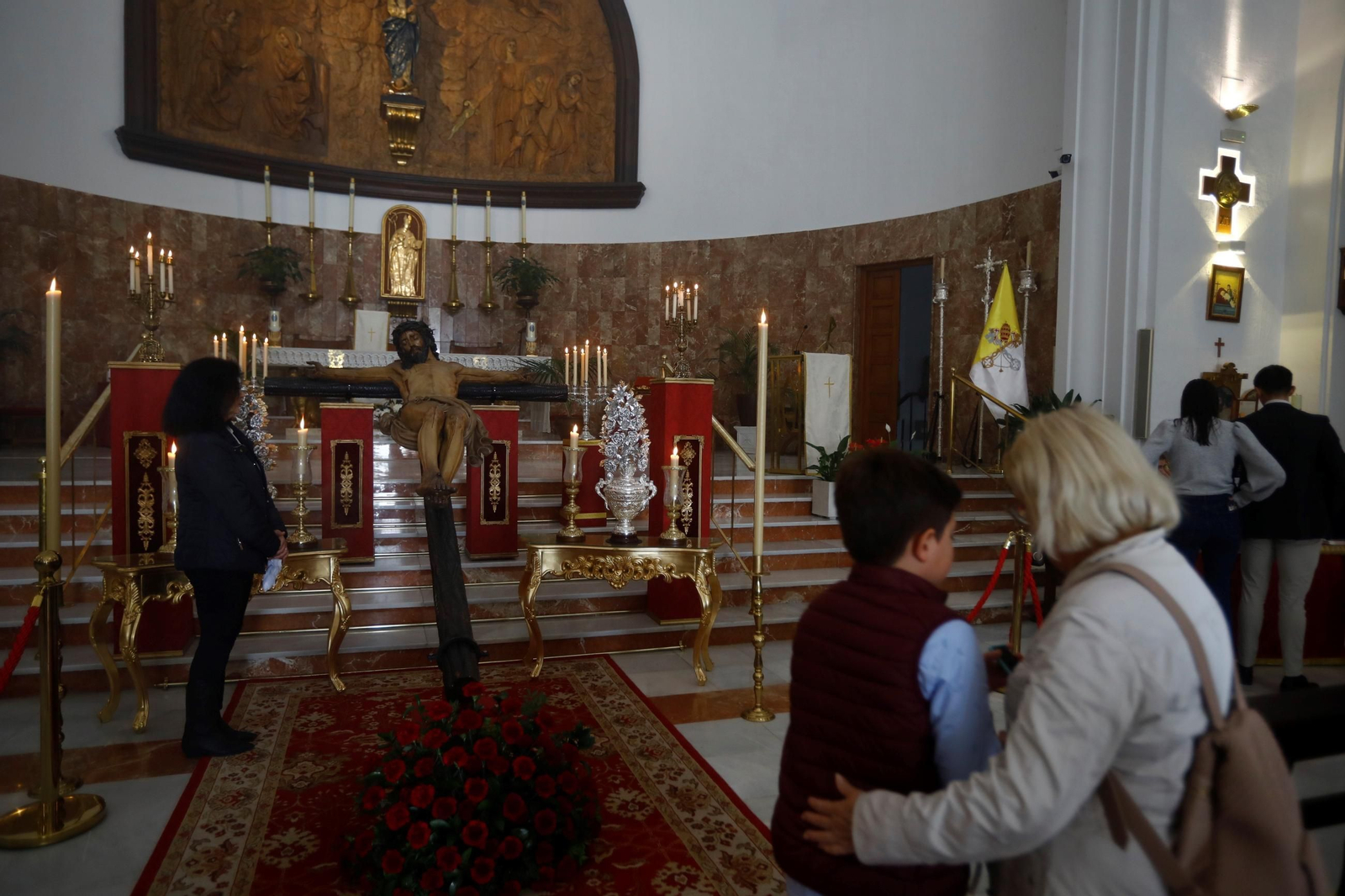 Las mejores fotos del besapiés al Cristo de la Confianza de Córdoba