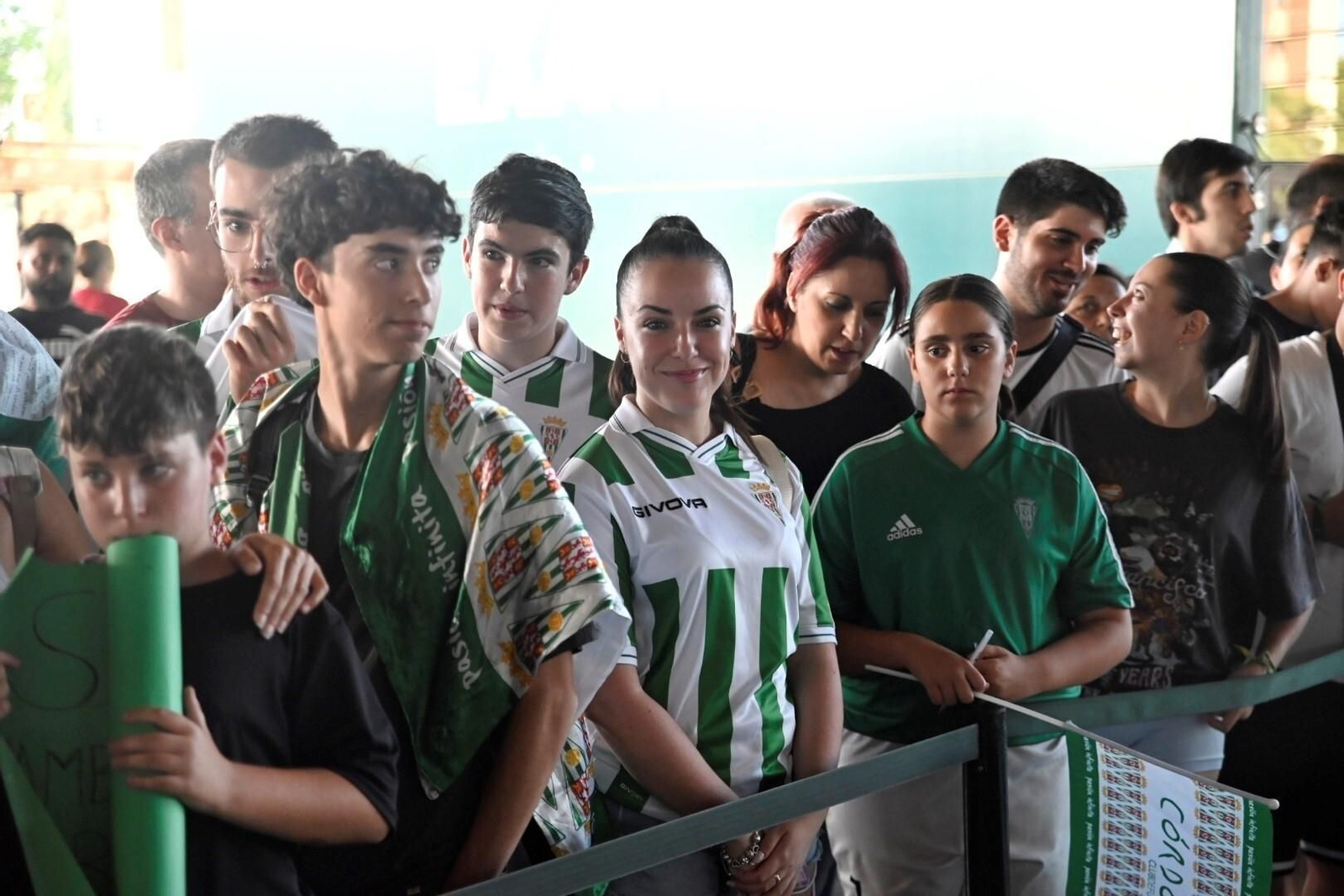 Las mejores fotos del recibimiento al Córdoba CF tras su partido en Barcelona