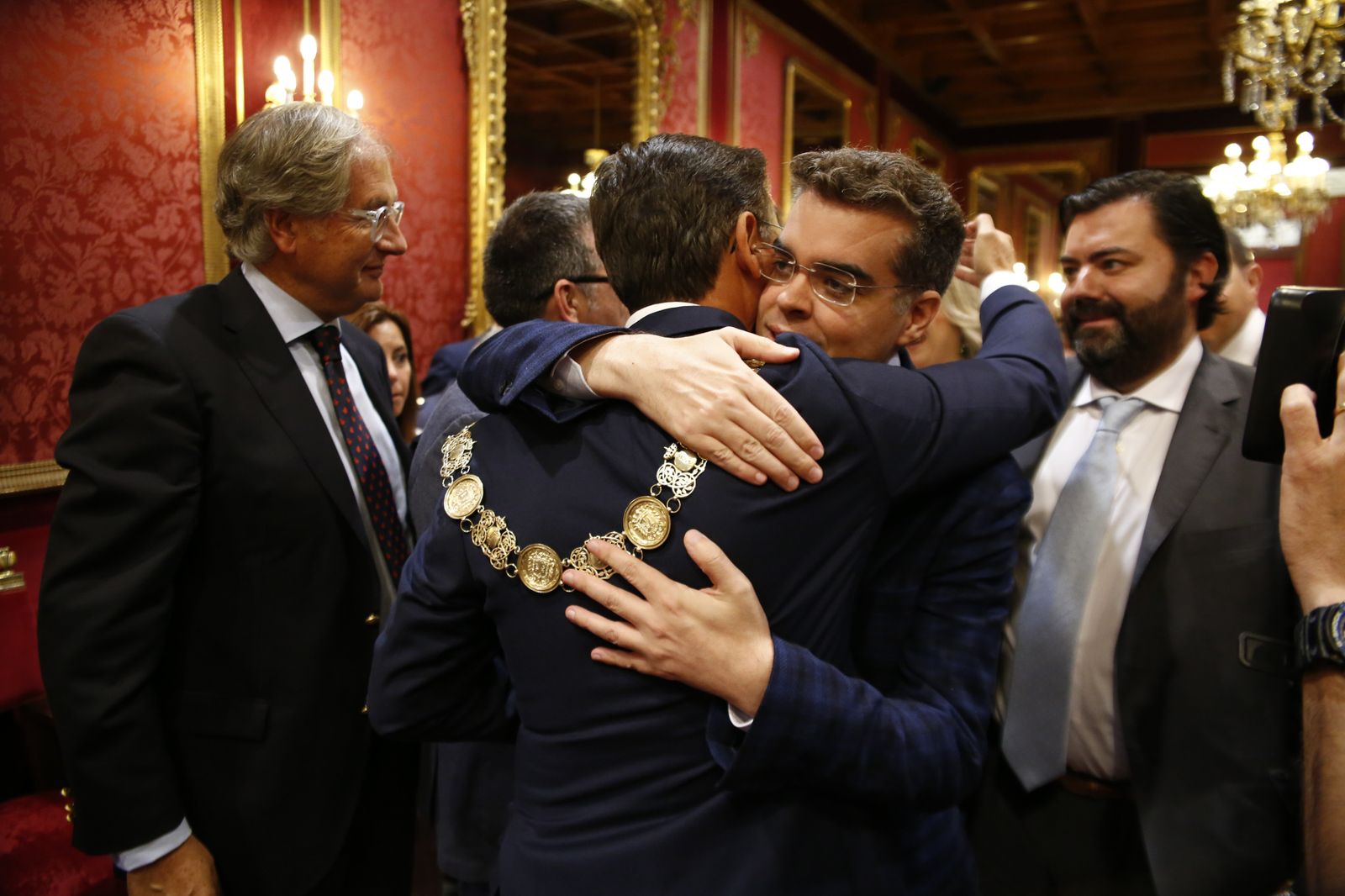 Las imágenes de la jornada de constitución del Ayuntamiento de Granada