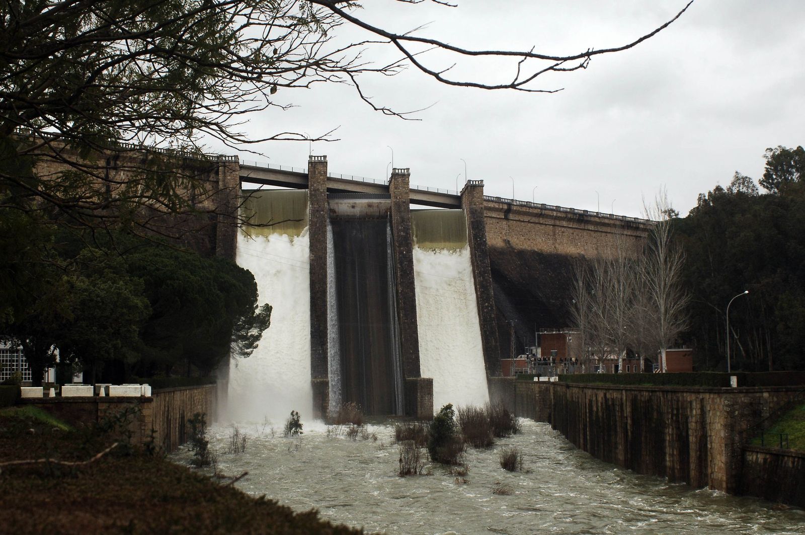 Desembalse en Los Hurones.