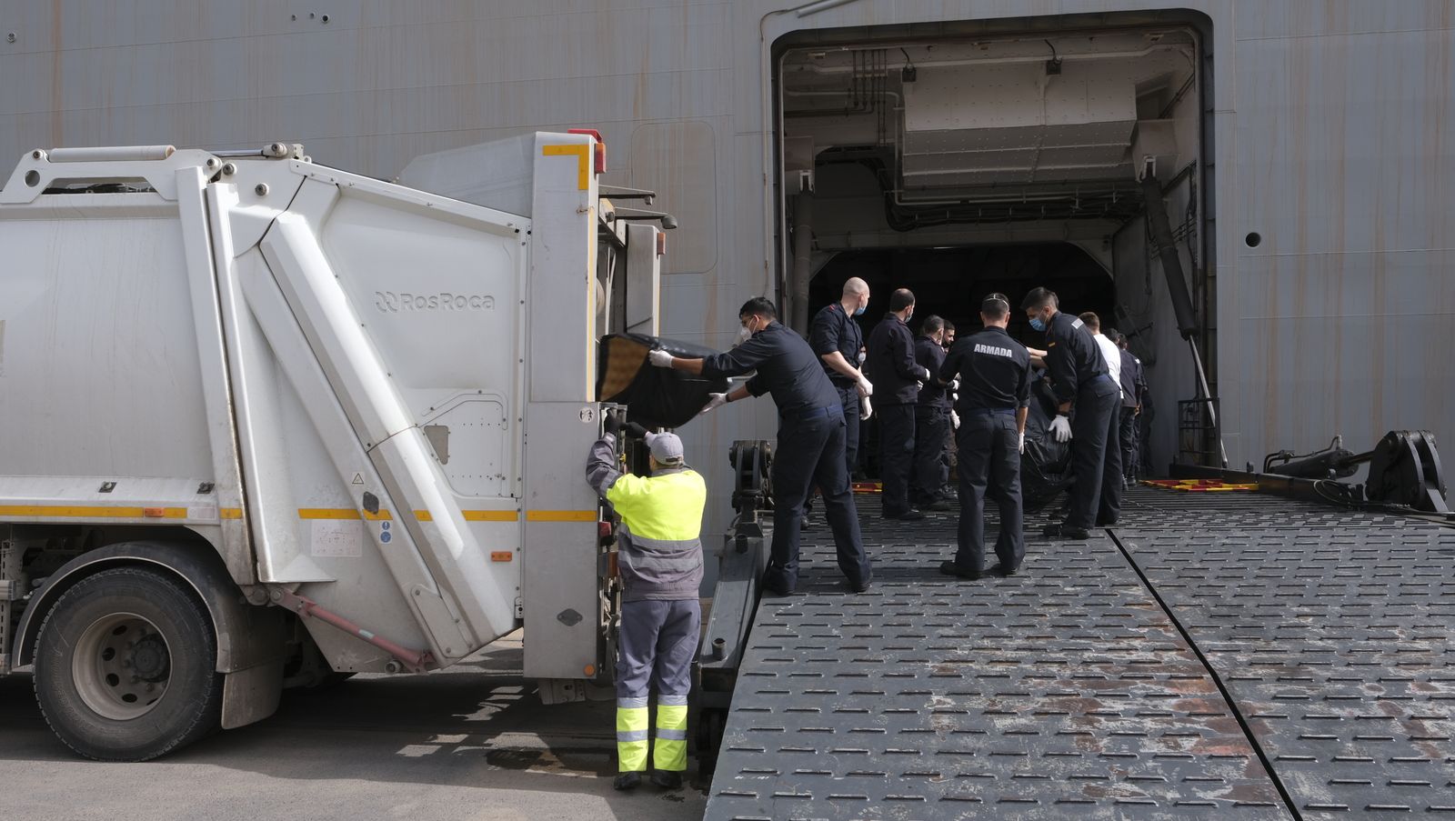 Fotogalería de la visita al portaaviones Juan Carlos I. Puerto de Almería.