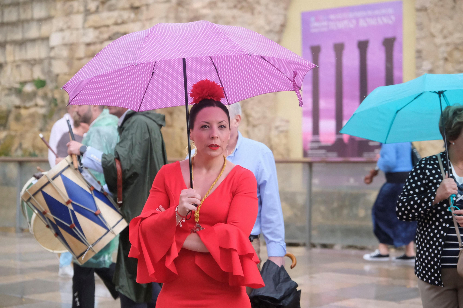 La salida bajo la lluvia de la Hermandad del Rocío de Córdoba, en imágenes