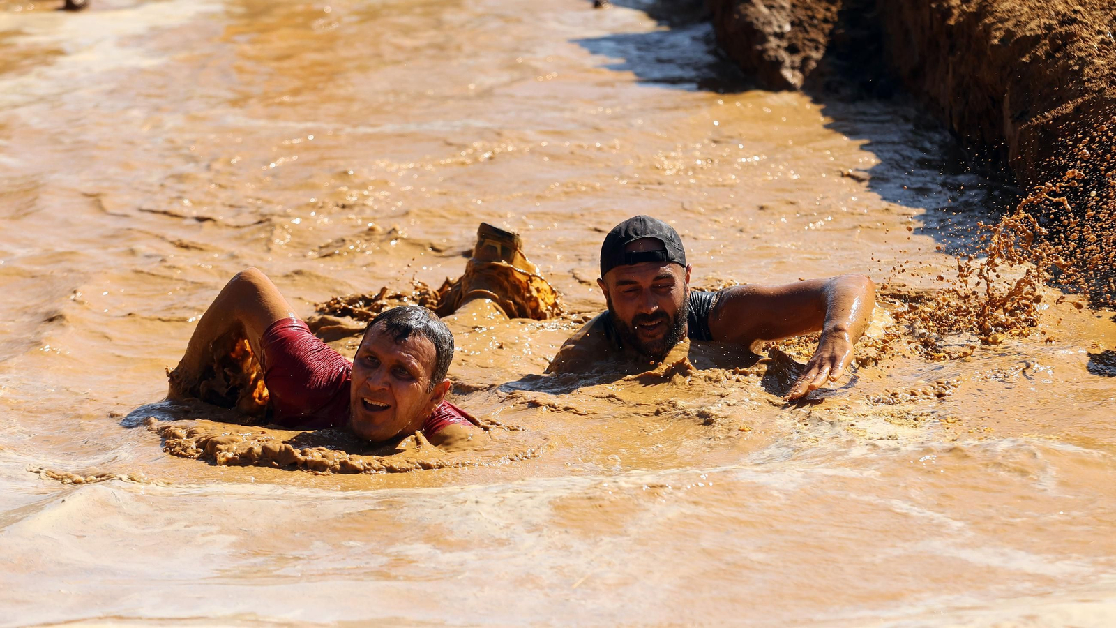 Búscate en la VII Carrera del Barro en La Barca