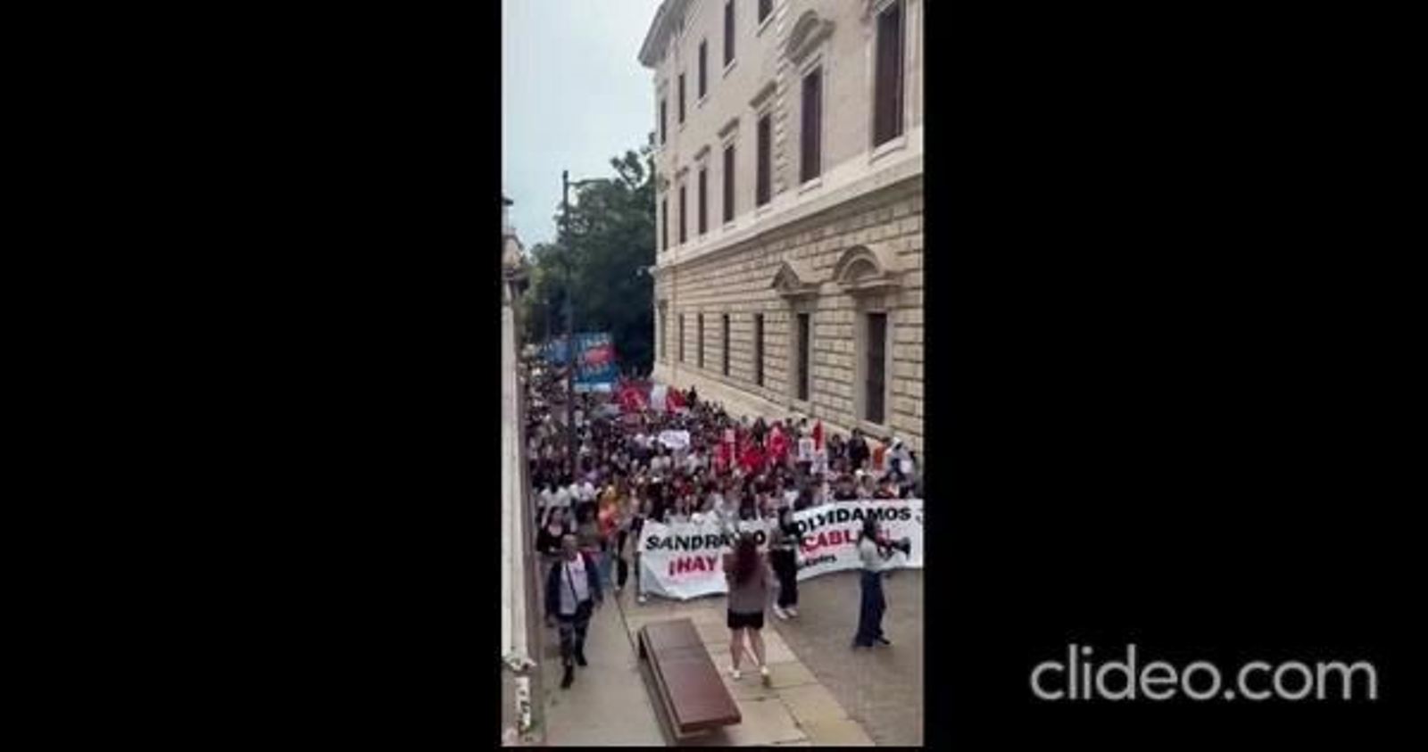 Vídeo: así se manifiestan en Málaga contra el 'bullying' tras el suicidio de Sandra Peña en Sevilla