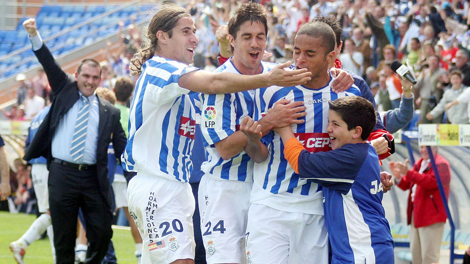 Juvenal celebra un gol en el Nuevo Colombino.