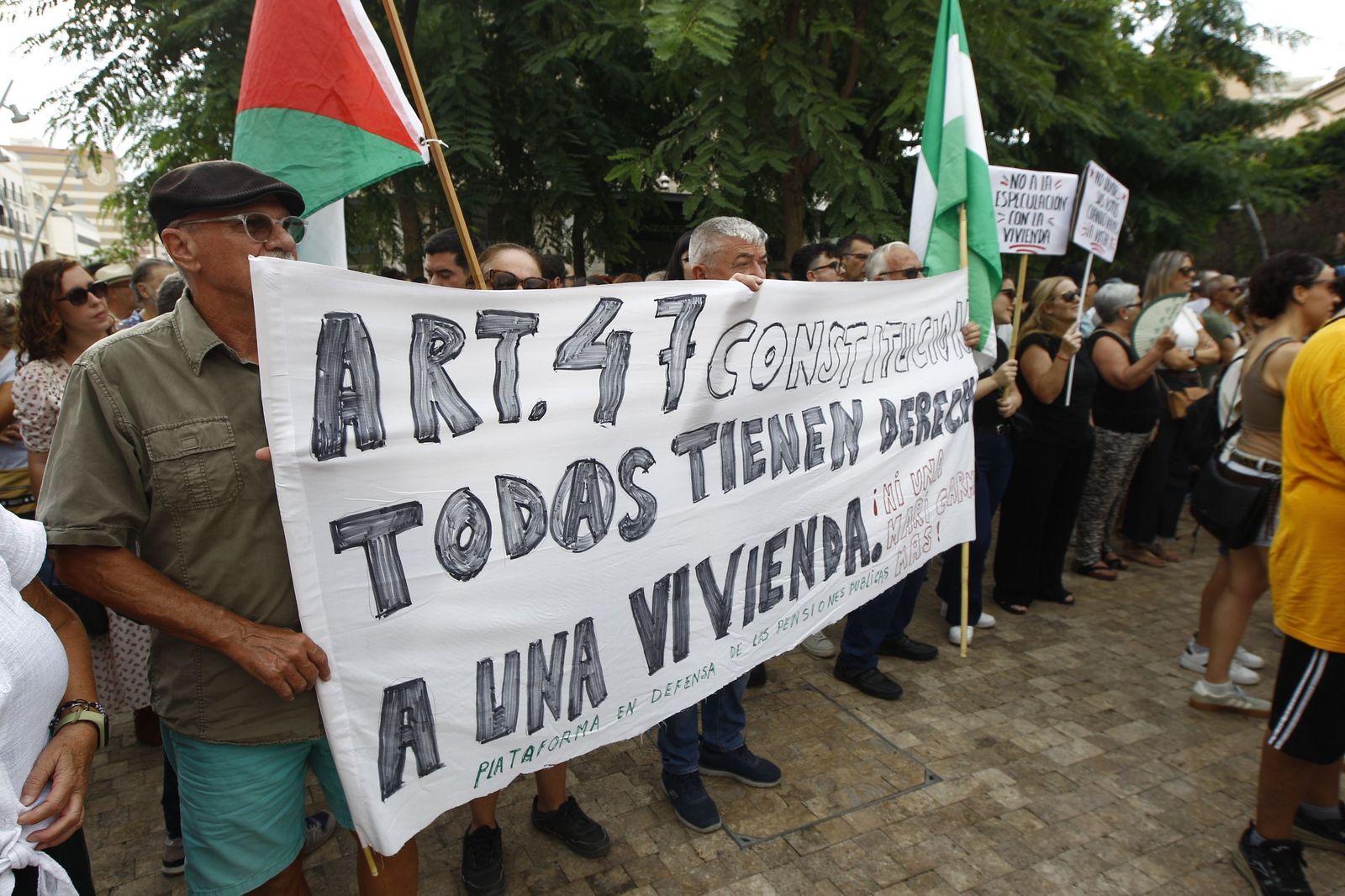 Manifestación en Almería por el derecho a la vivienda, en imágenes