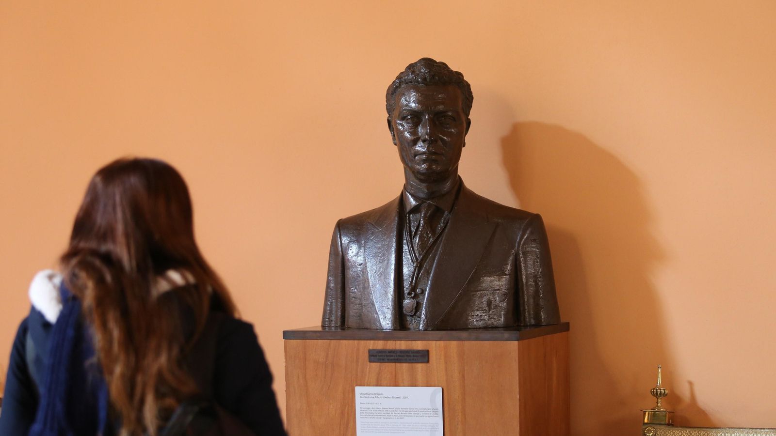 Busto de Alberto Jiménez-Becerril en el Ayuntamiento de Sevilla.