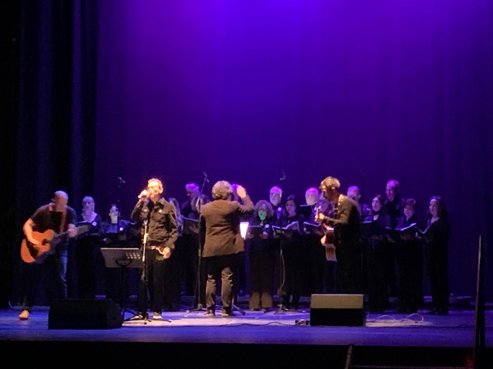 Un instante de la celebración en el Teatro Isabel la Católica.