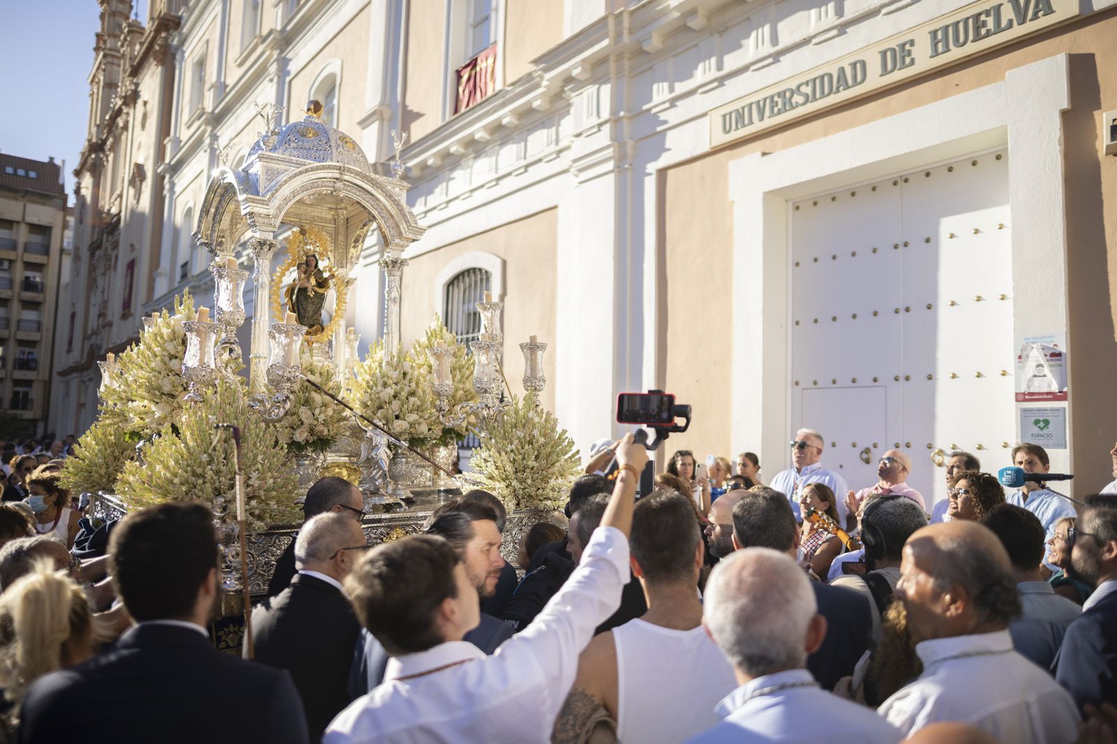 Imágenes de la salida de la Virgen de la Cinta desde la Catedral hacia el Santuario