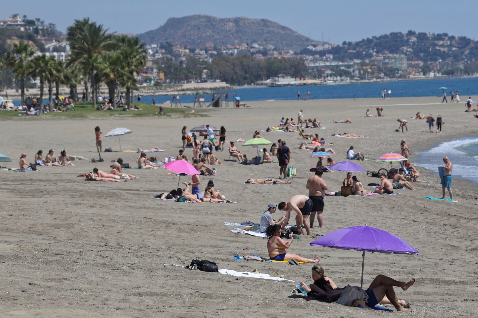 La llegada del terral a Málaga, en fotos