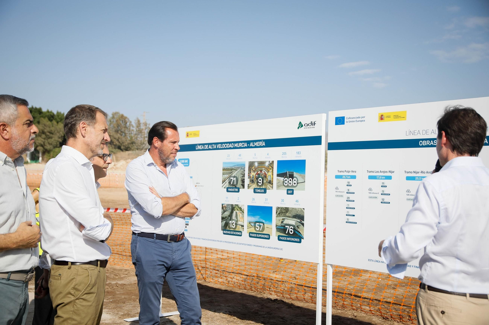 El ministro de Transportes, Óscar Puente, durante su visita este martes a las obras del AVE en Almería El ministro de Transportes, Óscar Puente, durante su visita este martes a las obras del AVE en Almería
