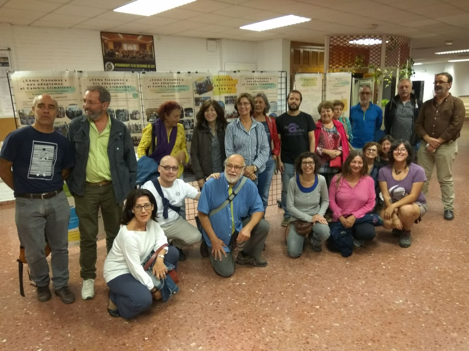 Miembros de varios colectivos, en una de las reuniones de Barrios por el Clima.