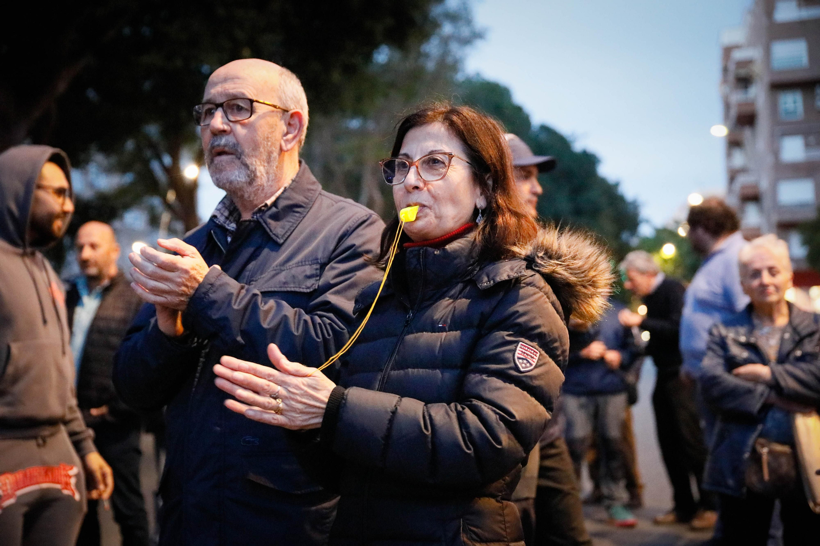 Imágenes de la protesta de los vecinos en la avenida del Mediterráneo  para reclamar paso de peatones con semáforo
