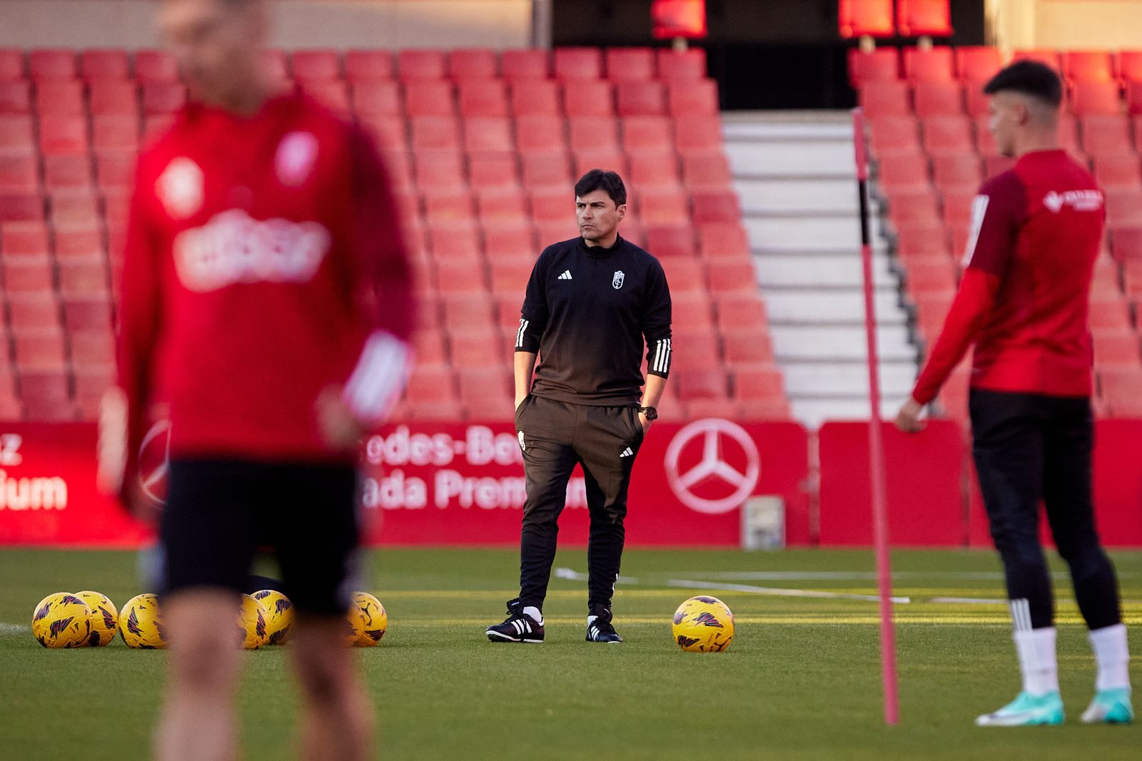 Cacique Medina, en su primer entrenamiento con el Granada