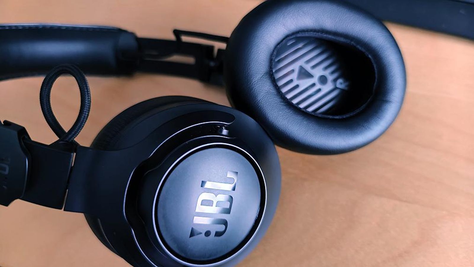 El análisis de los auriculares JBL Club One, en imágenes