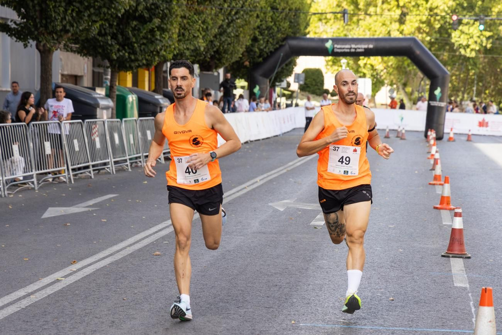 Ignacio Fontes y Marta Serrano reinan en la XXXVII Milla Urbana Internacional de Otoño 'Manuel Pancorbo'