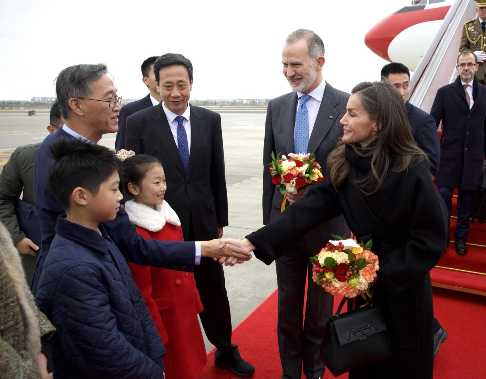 Los Reyes, recibidos en Chengdú por autoridades locales.