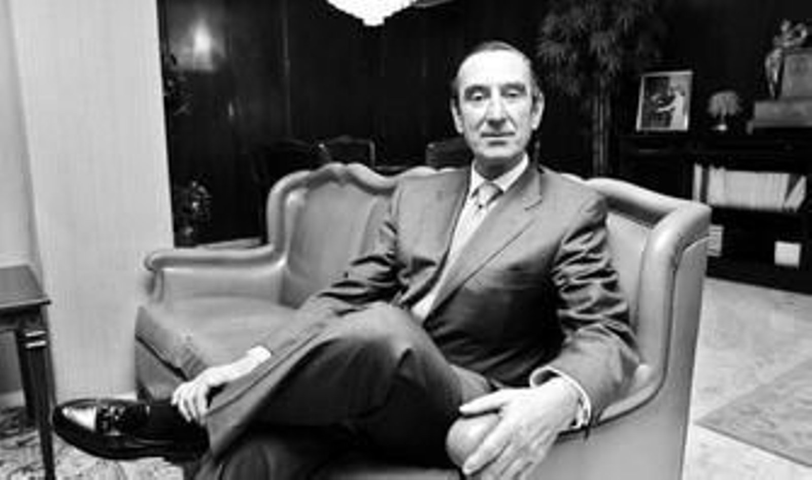 El recién elegido presidente de la Caja Rural, Manuel Enríquez, ayer en la sede de la entidad.