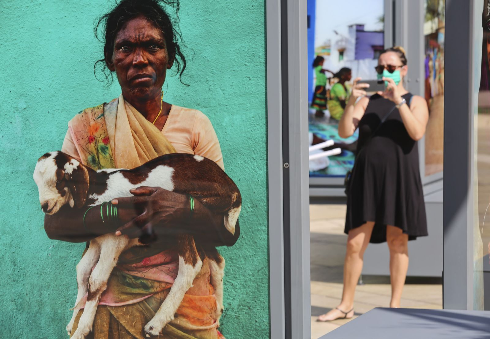 Fotos de la exposición sobre la vida cotidiana en la India de la calle Alcazabilla