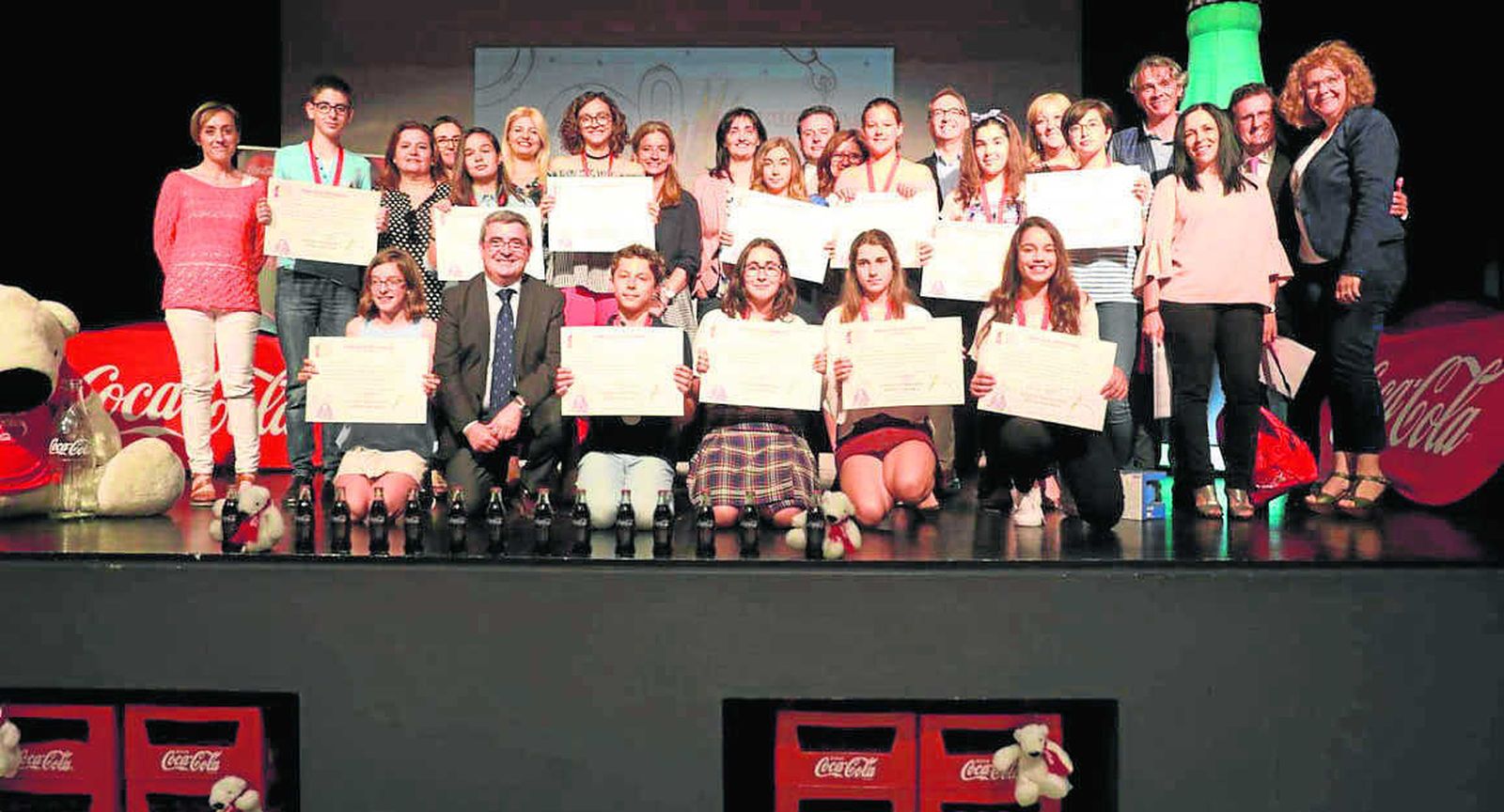 Los jóvenes distinguidos en el concurso.