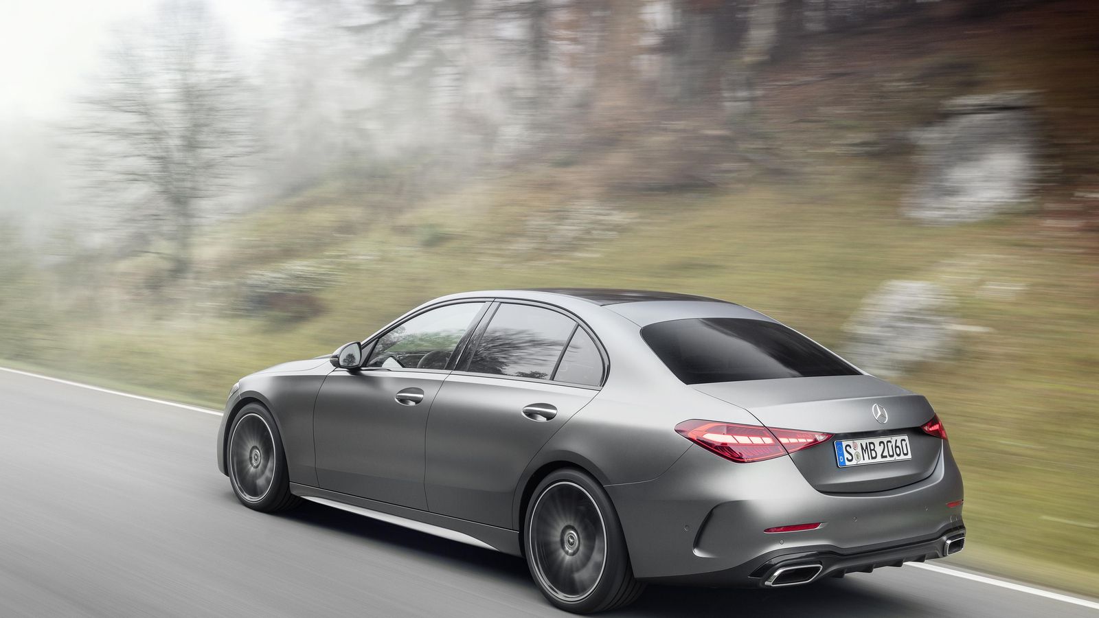 Todos los motores del Clase C tienen cierto grado de electrificación, tienen caja de cambios de 9 velocidades automática y son de cuatro cilindros.