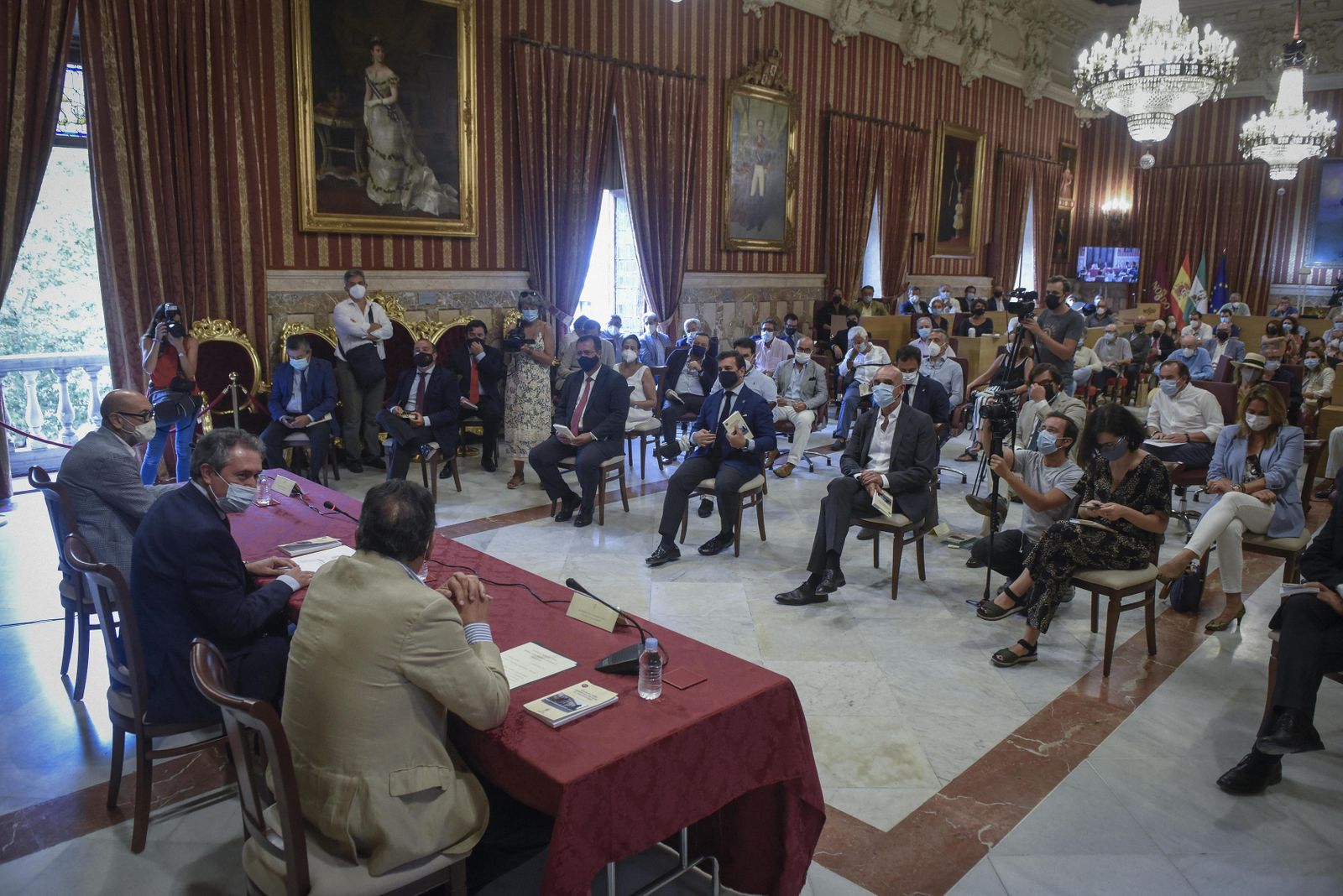 Presentación del libro en el salón de Plenos del Ayuntamiento.