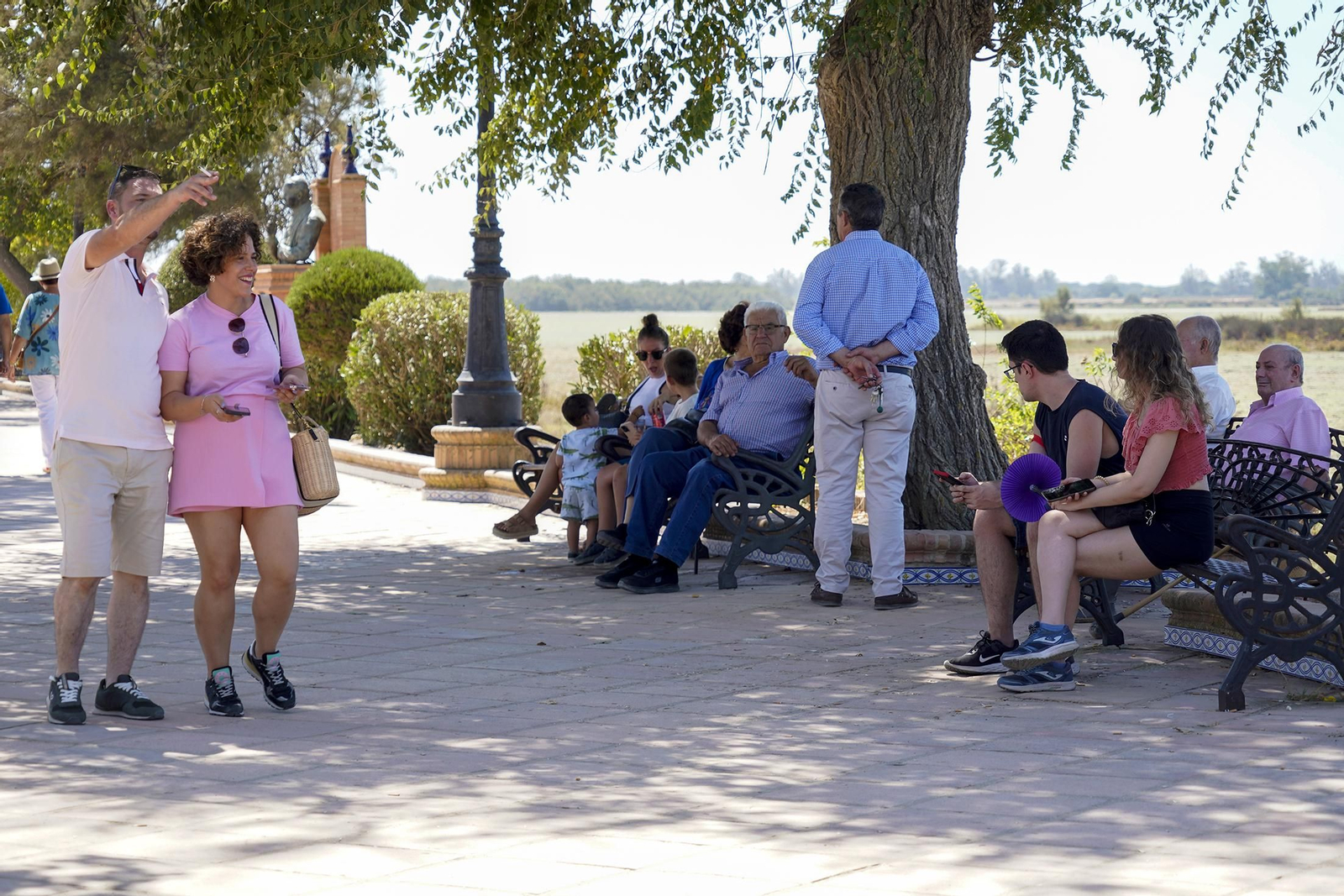 Imágenes del ambiente en la aldea durante el domingo de Rocío Chico