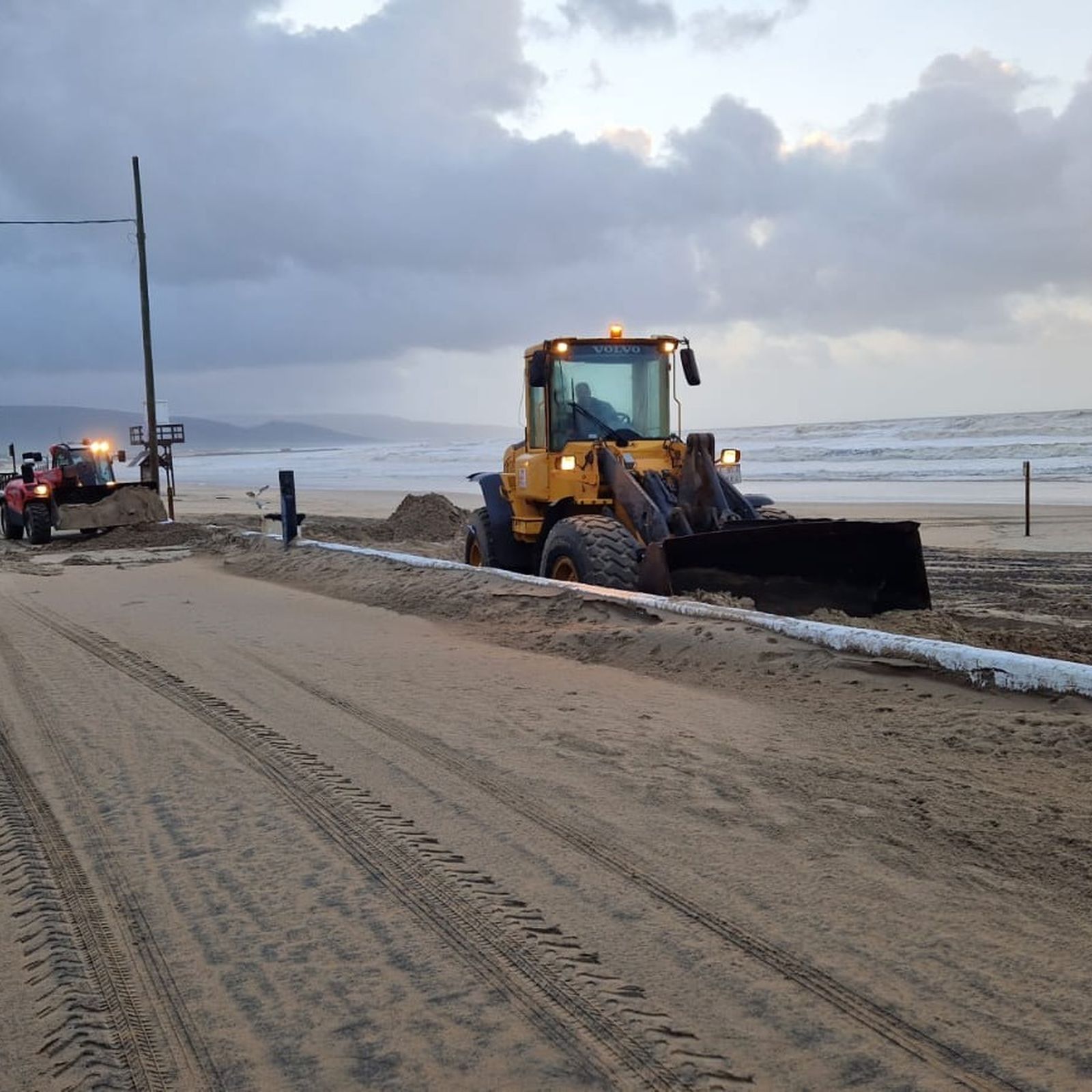 Trabajos en la Playa del Carmen de Barbate tras el paso del temporal