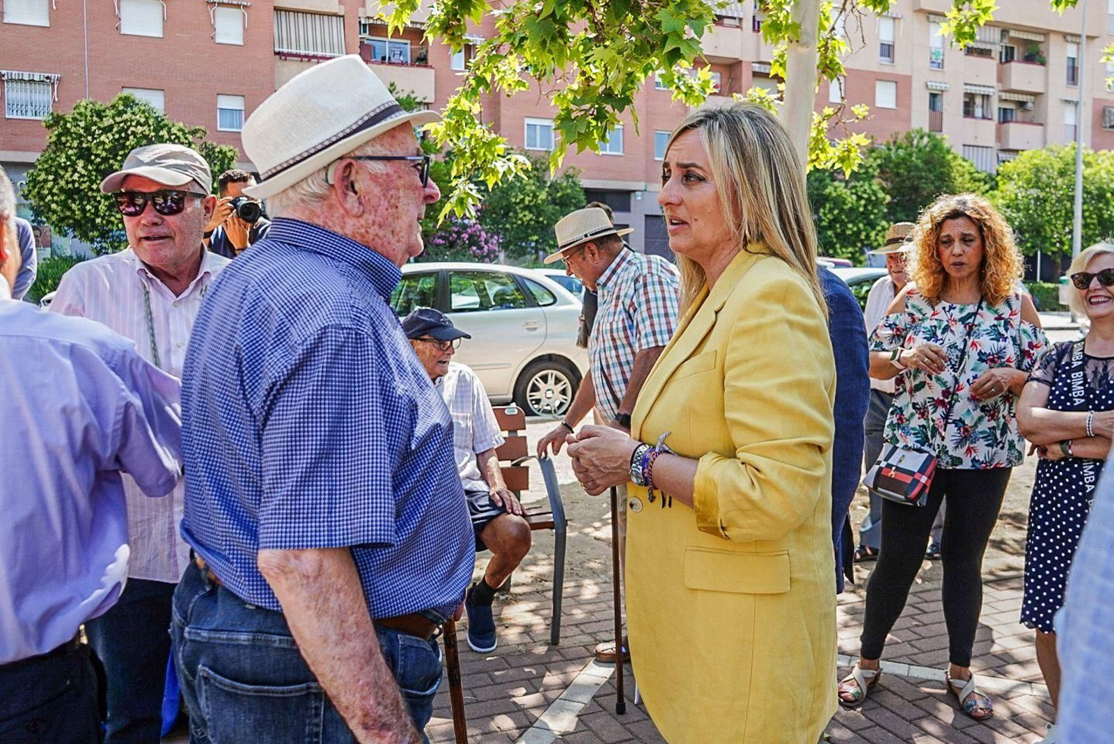 Marifrán Carazo, durante la visita de barrio.