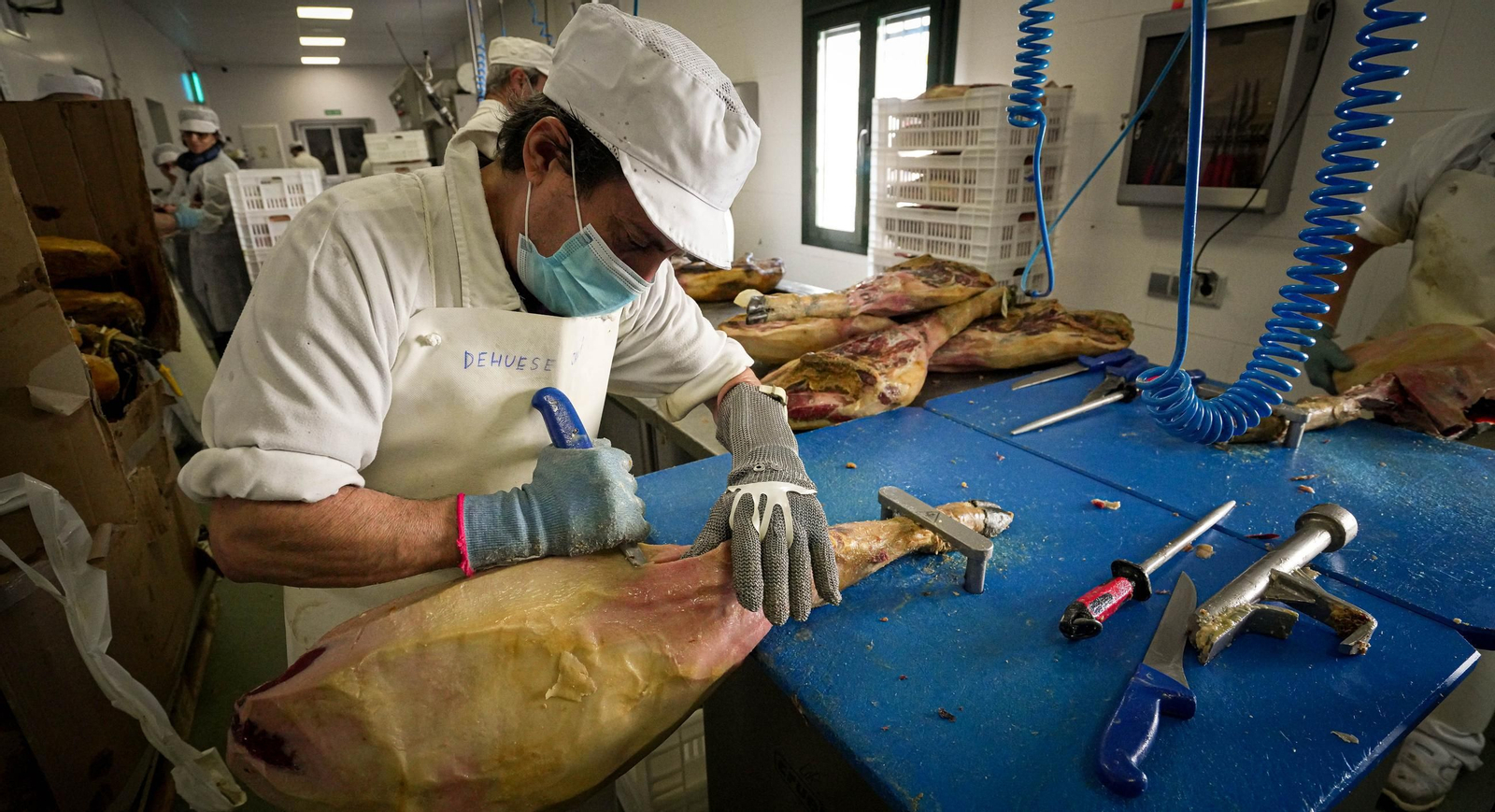 Del campo a la mesa, así son los jamones de Montesierra que vende Mercadona