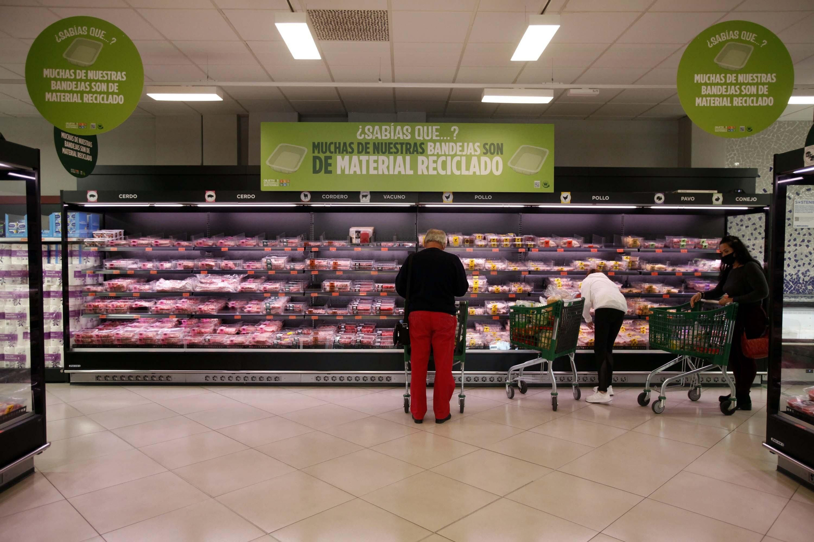 Imágenes del trabajo en la central logística de Mercadona