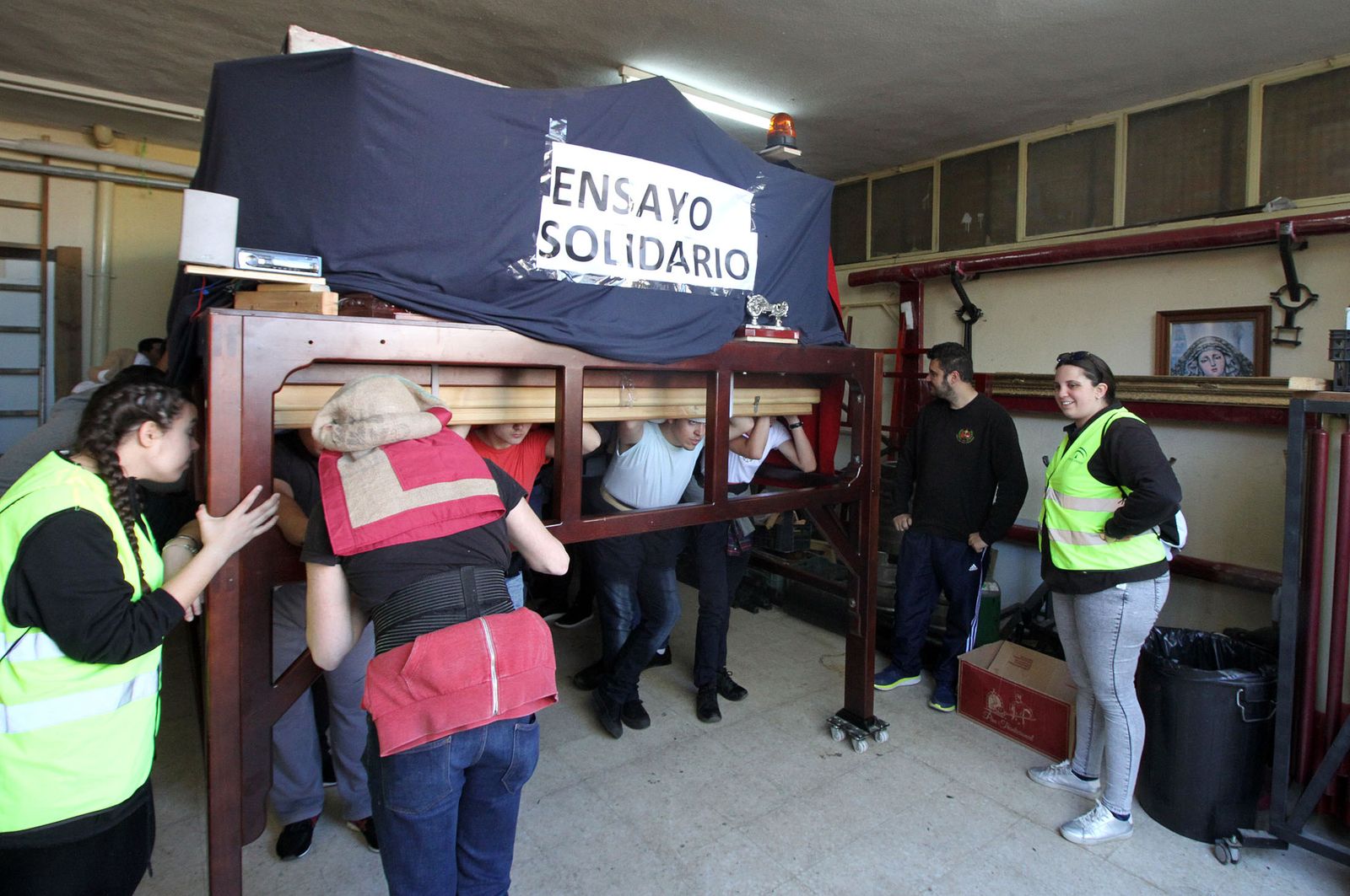 Ensayo solidario de la Hdad del Perdón, en imágenes