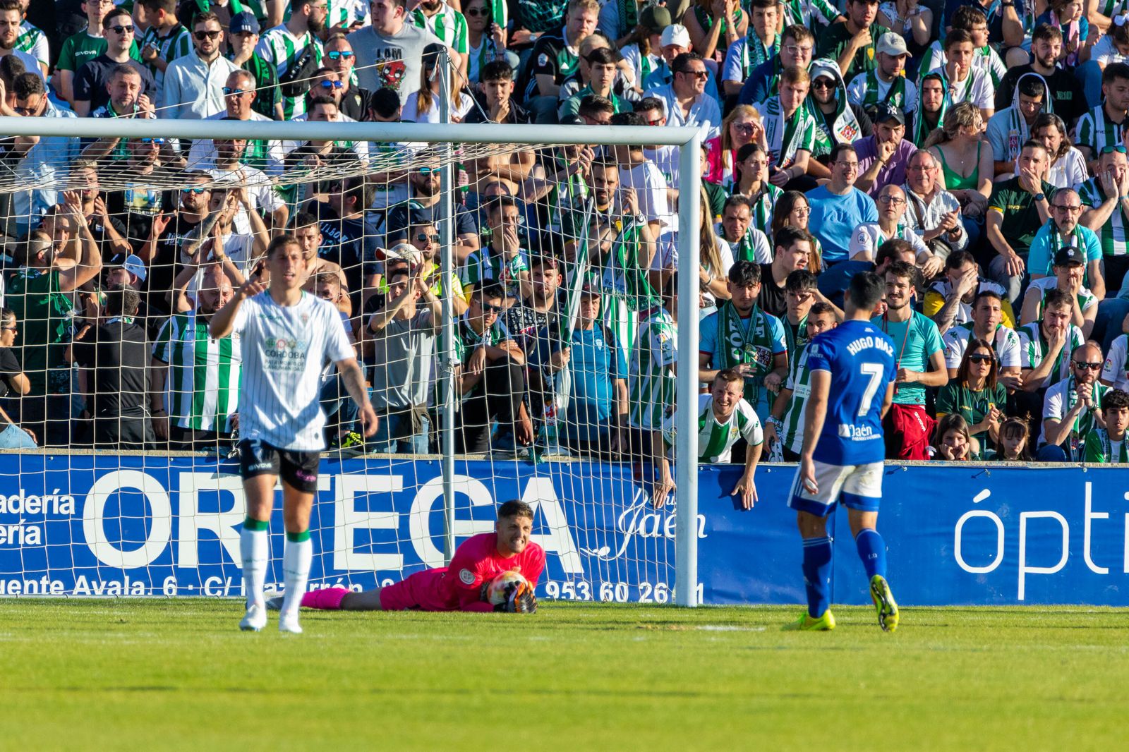 Las imágenes de la afición del Córdoba CF en Linares