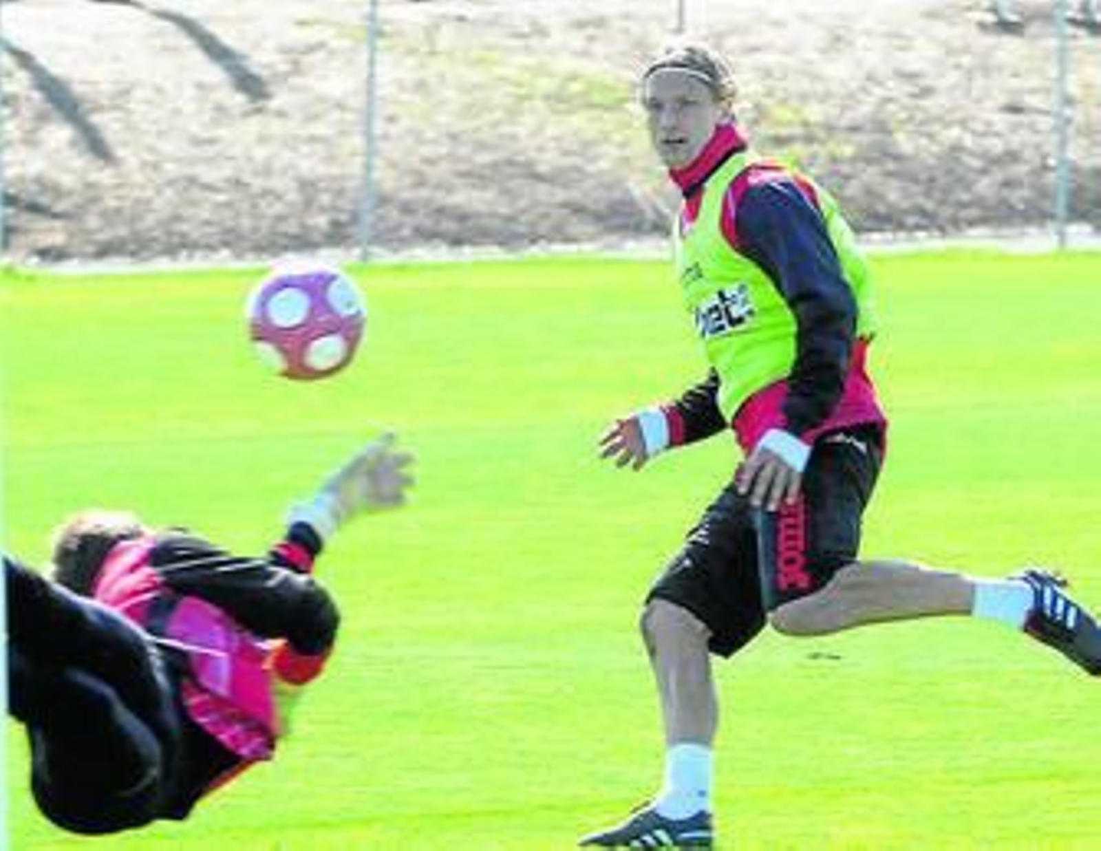 Stankevicius dispara ante Javi Varas.