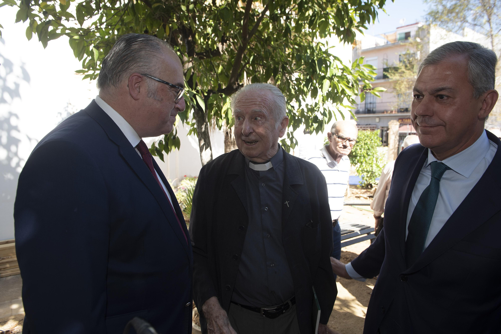 Las imágenes de la inauguración de los jardines del párroco D. Pedro Ybarra