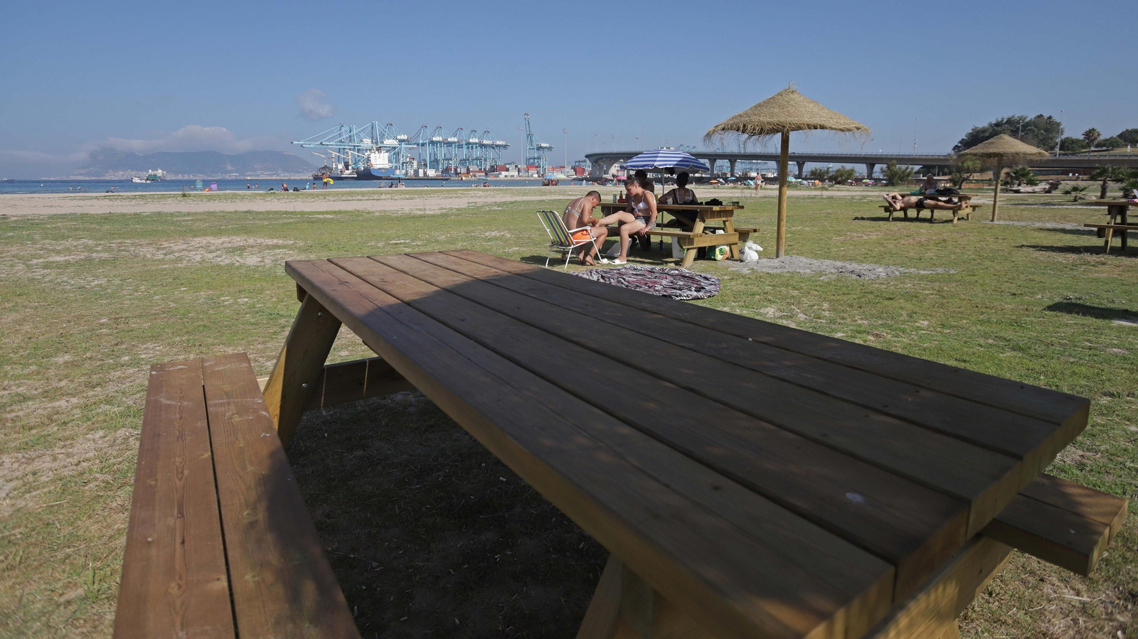 Fotos de la  la nueva zona de merendero y la playa canina en La Concha