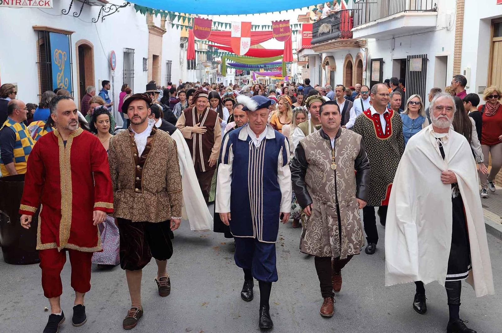 Imágenes del gran ambiente en la Feria Medieval de Palos de la Frontera, Huelva