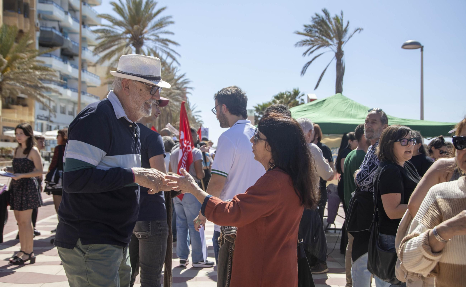 Imágenes de la manifestación en contra del negocio de la vivienda en Almería