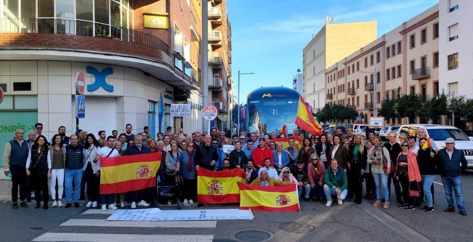 Uno de los autobuses que este domingo han partido desde Algeciras hasta Cádiz.