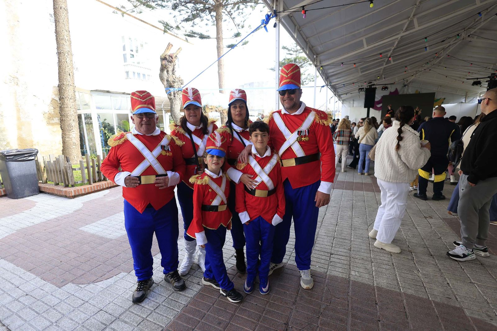 Búscate en las fotos del Carnaval de calle en Tarifa