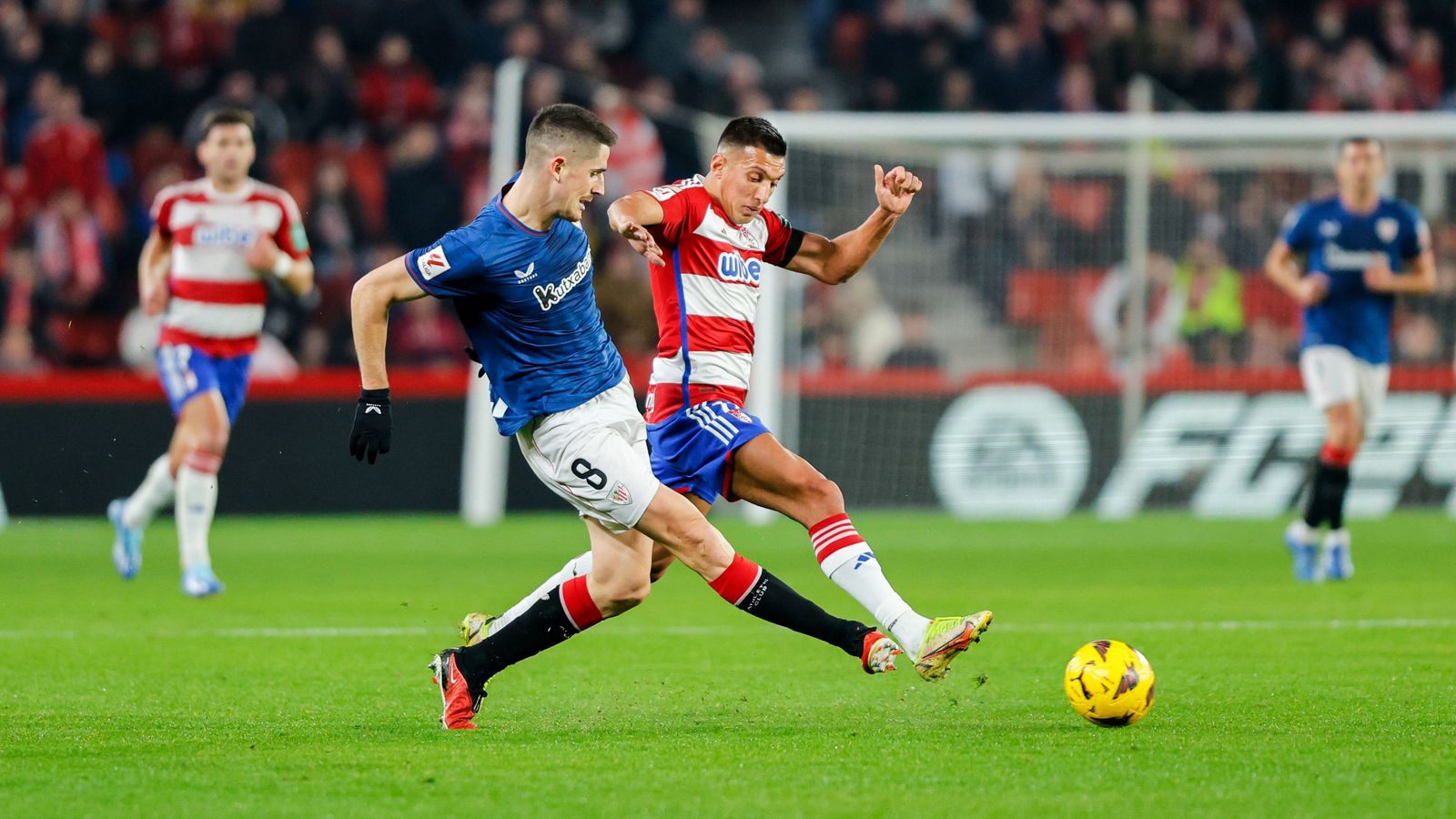 Uzuni presiona a Sancet en el duelo disputado en la primera vuelta.